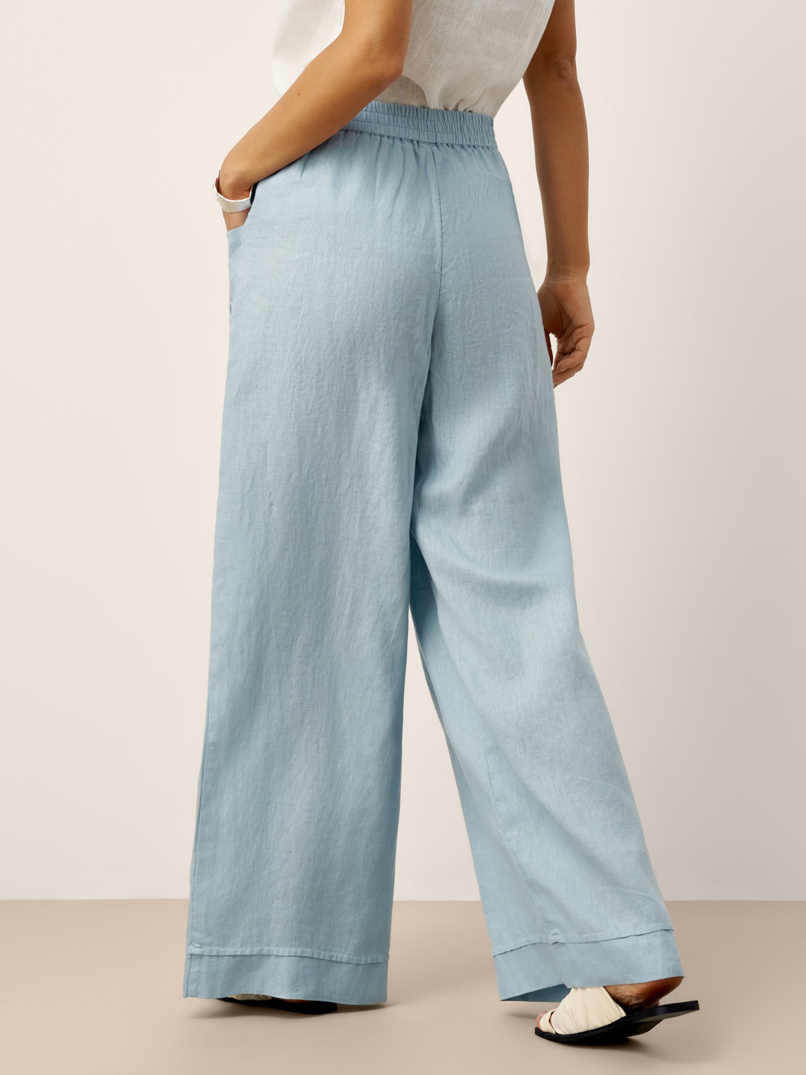 Fashionista Heaven Linen Pleated Relaxed Pants — Yara