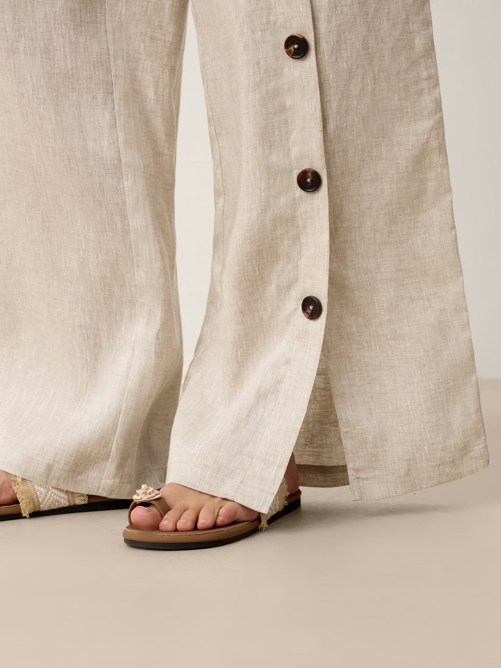 Fashionista Heaven Linen Slit-Hem Pants — Anaïs