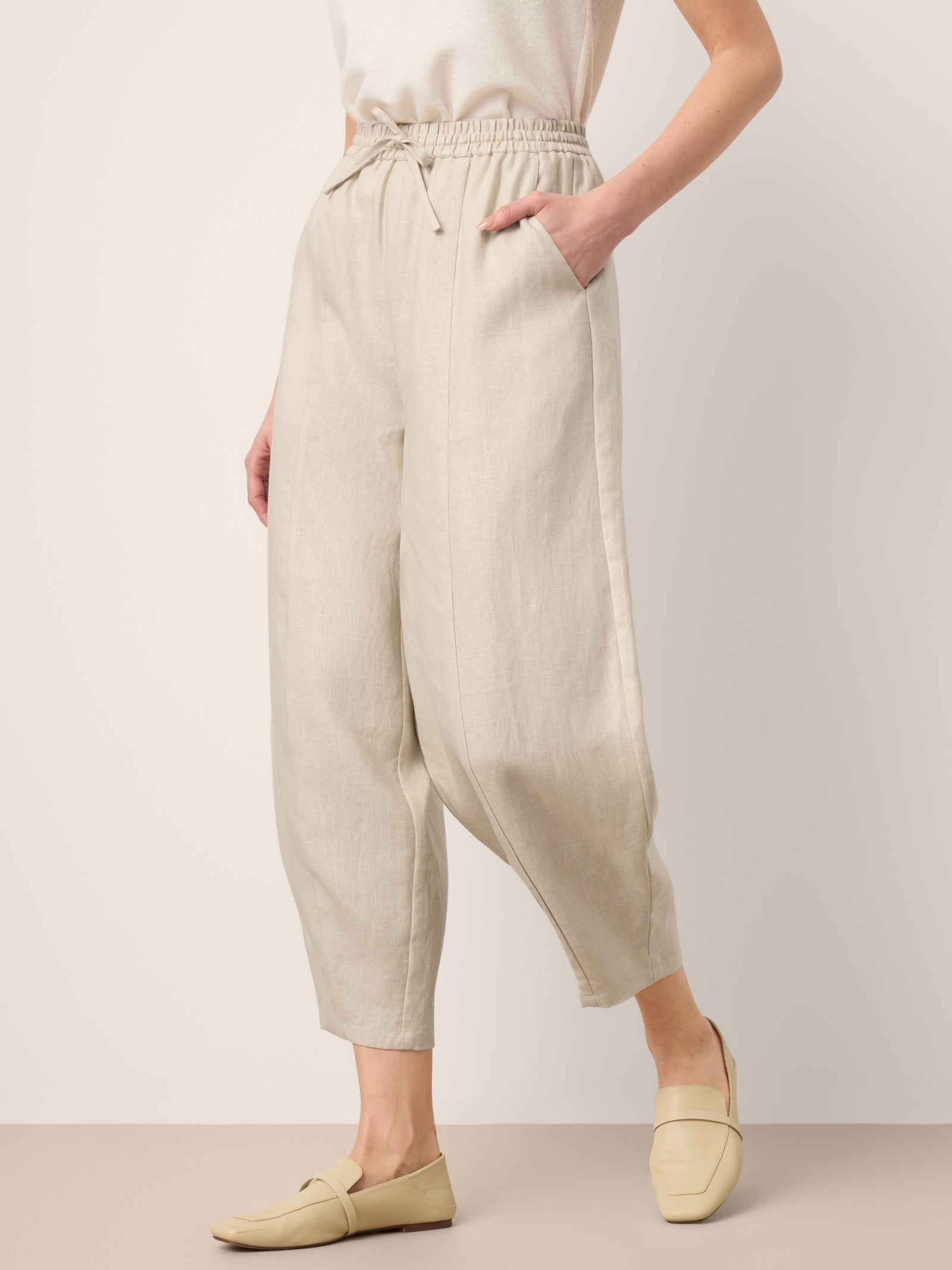 Linen Tapered Cropped Pants — Bibiana