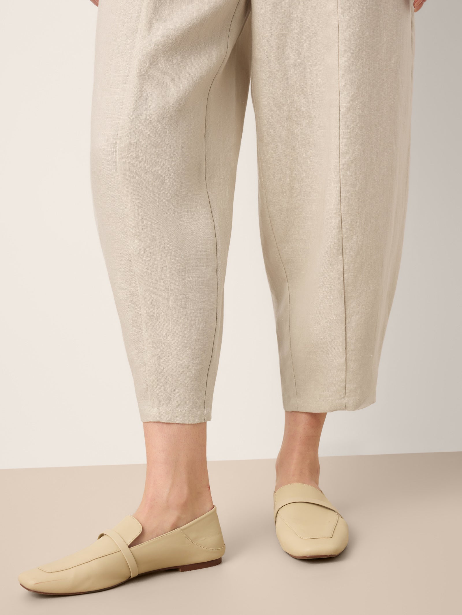 Linen Tapered Cropped Pants — Bibiana