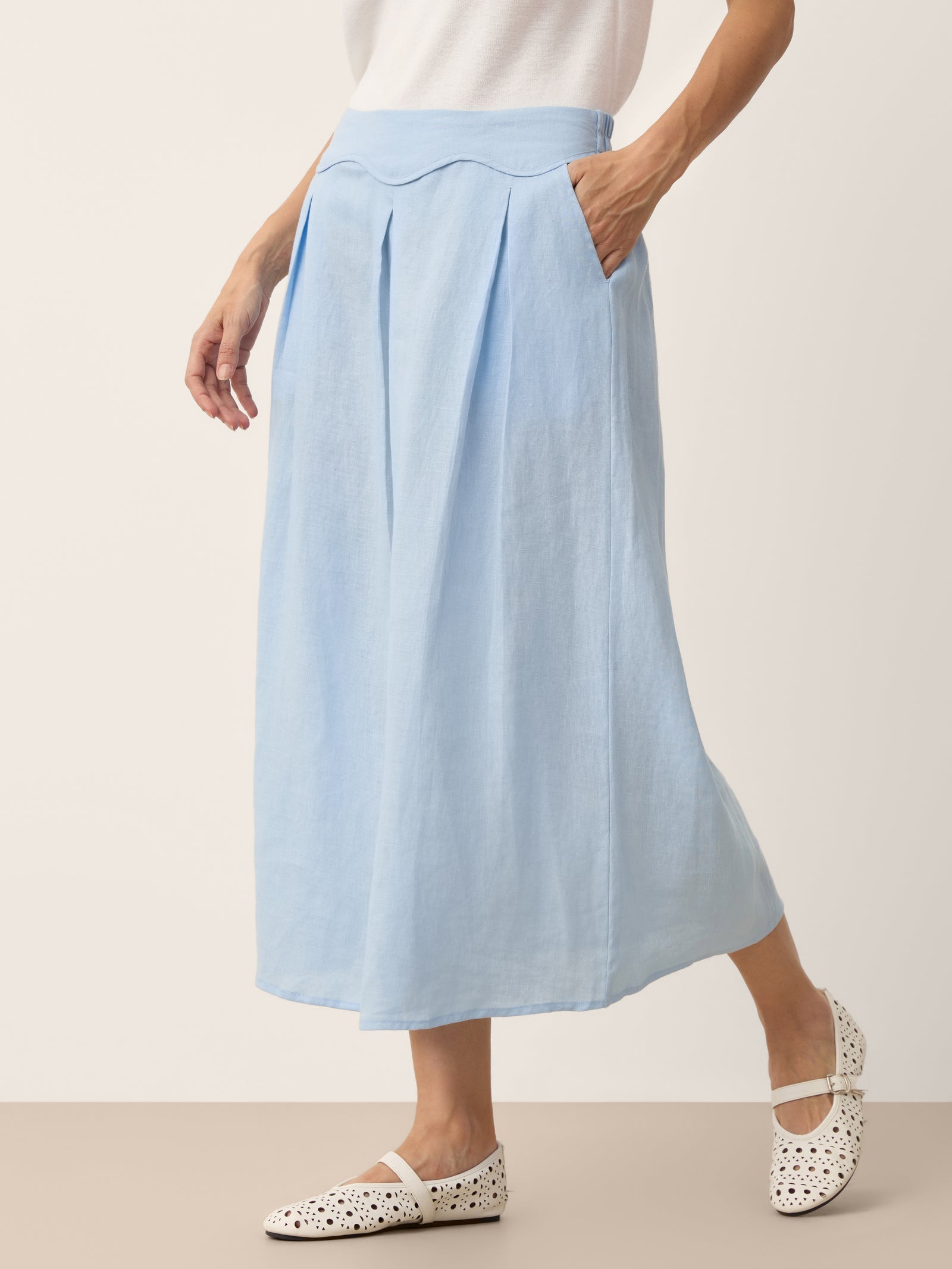 Fashionista Heaven Linen Scalloped A-Line Skirt — Ondine