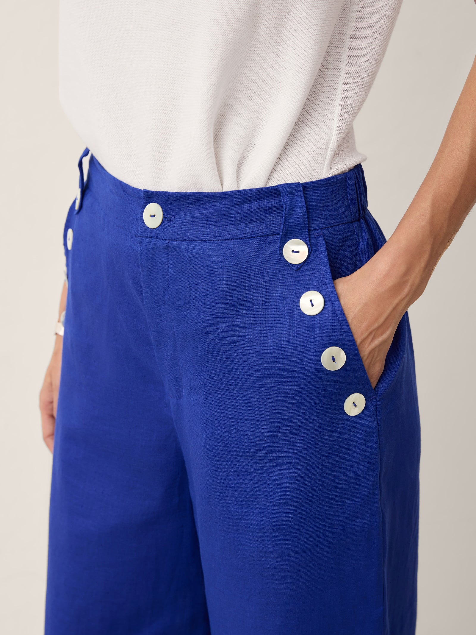 Fashionista Heaven Linen Shell-Button Wide-Leg Pants — Carlotta